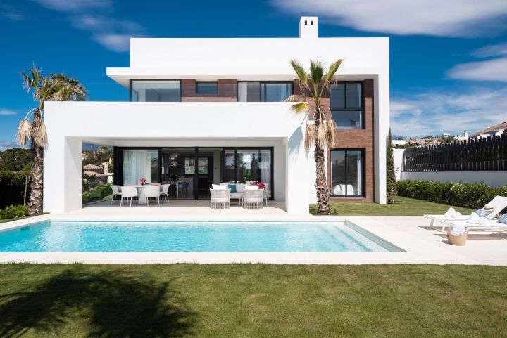 Marina Bay Estepona - Modern apartments steps from Estepona marina and the beach