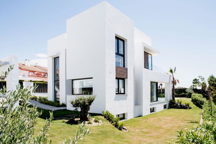 Marina Bay Estepona - Modern apartments steps from Estepona marina and the beach