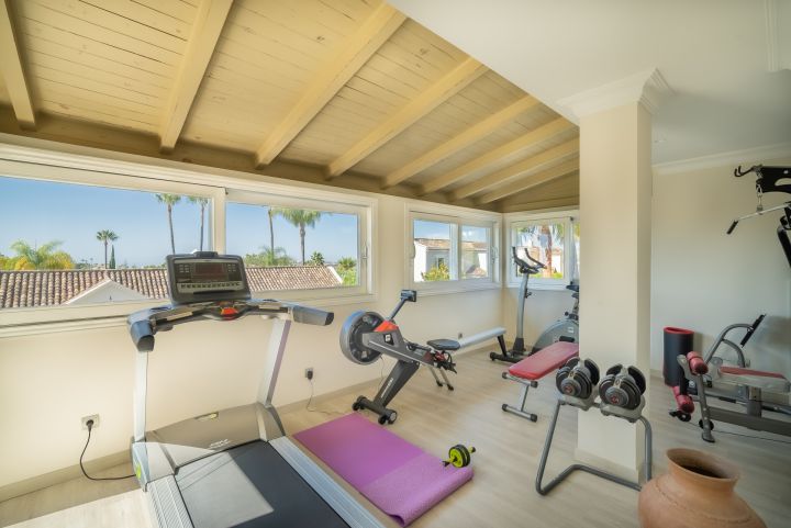 Casiopea 101 - Luxury Property with Modern Design in Los Naranjos