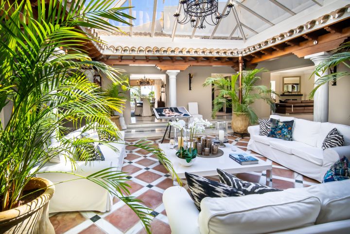 Casiopea 101 - Luxury Property with Modern Design in Los Naranjos