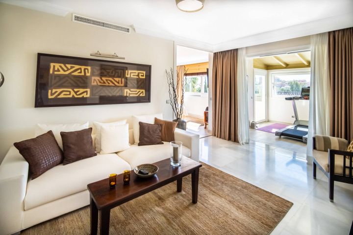 Casiopea 101 - Luxury Property with Modern Design in Los Naranjos