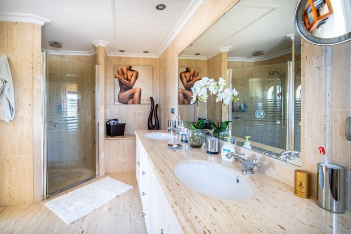 Casiopea 101 - Luxury Property with Modern Design in Los Naranjos