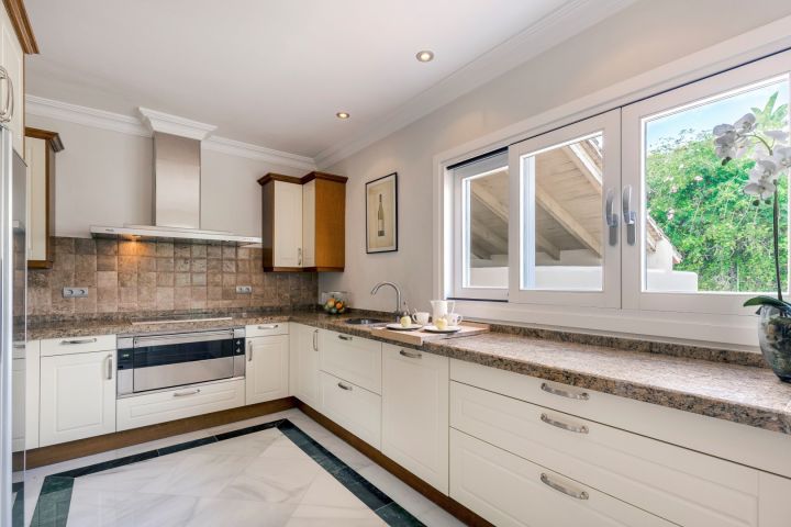 Casiopea 101 - Luxury Property with Modern Design in Los Naranjos