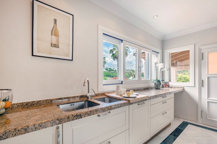 Casiopea 101 - Luxury Property with Modern Design in Los Naranjos