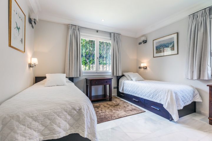 Casiopea 101 - Luxury Property with Modern Design in Los Naranjos