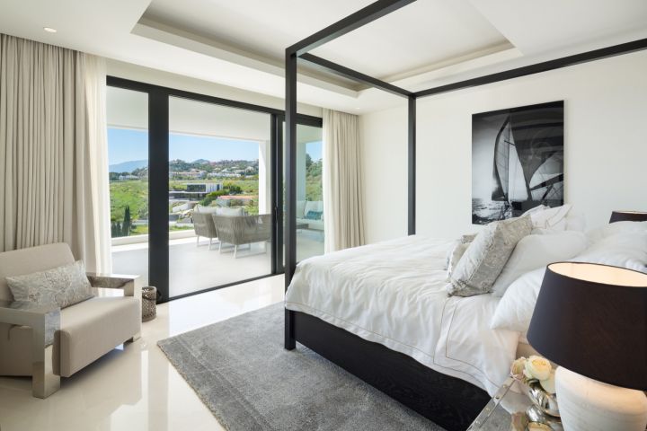 Los Olivos 4 - Contemporary Frontline Golf Proeprty in Nueva Andalucia