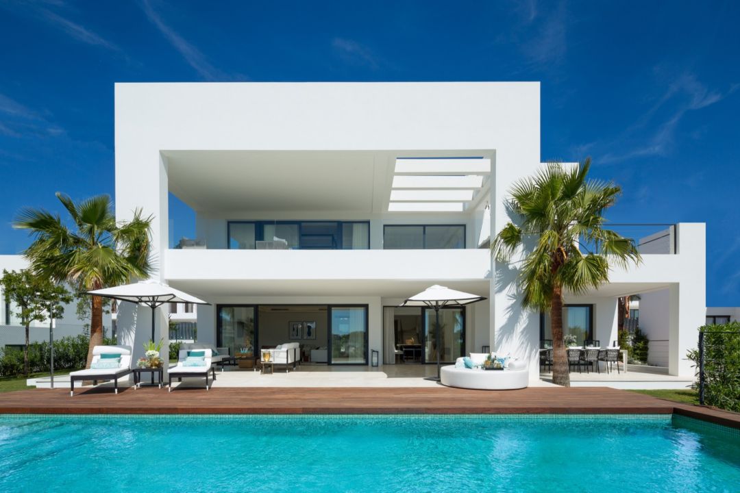 Los Olivos 4 - Contemporary Frontline Golf Proeprty in Nueva Andalucia