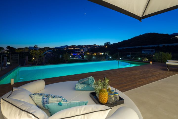 Los Olivos 4 - Contemporary Frontline Golf Proeprty in Nueva Andalucia