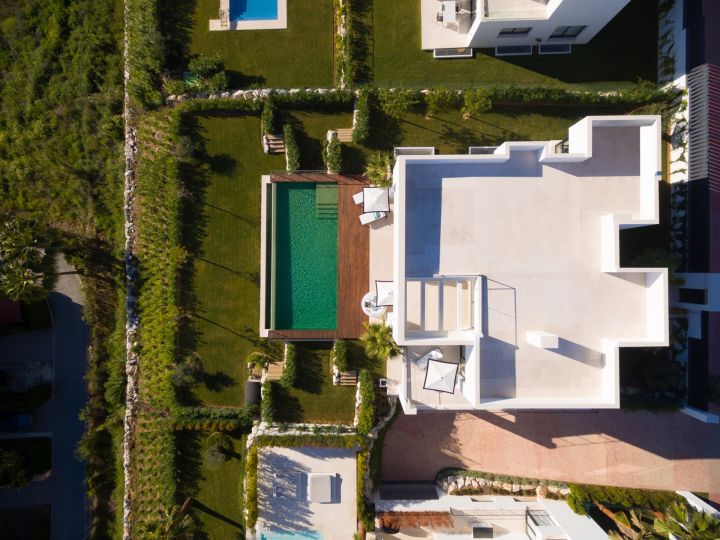 Los Olivos 4 - Contemporary Frontline Golf Proeprty in Nueva Andalucia