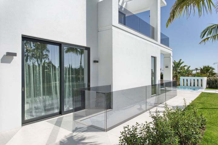 Nagüeles 27 - Spacious Villa with Contemporary Design