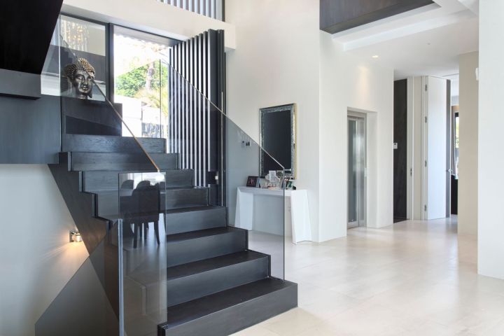 Nagüeles 27 - Spacious Villa with Contemporary Design