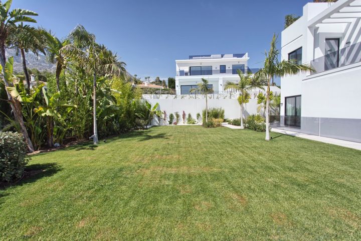 Nagüeles 27 - Spacious Villa with Contemporary Design