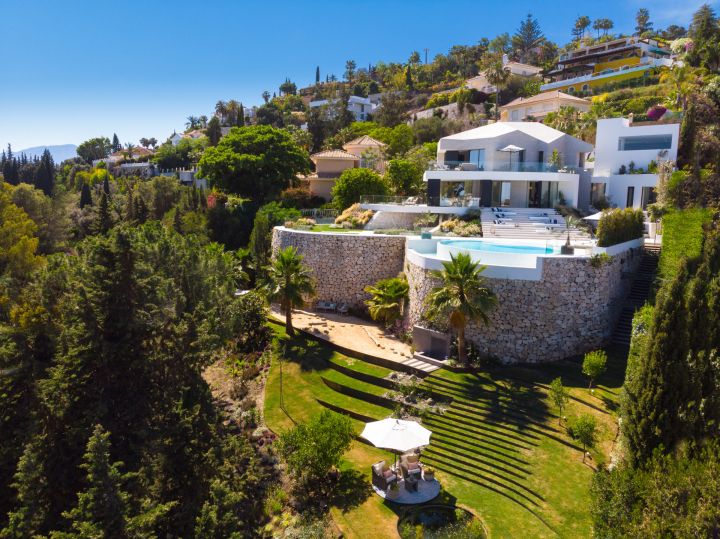 La Toca - Elegant Property with Modern Design in El Herrojo