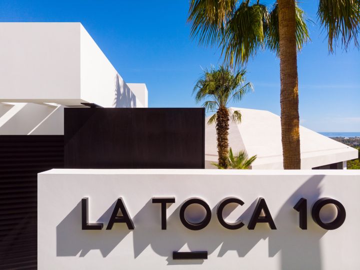 La Toca - Elegant Property with Modern Design in El Herrojo