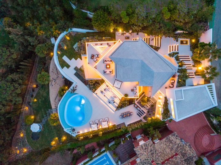 La Toca - Elegant Property with Modern Design in El Herrojo