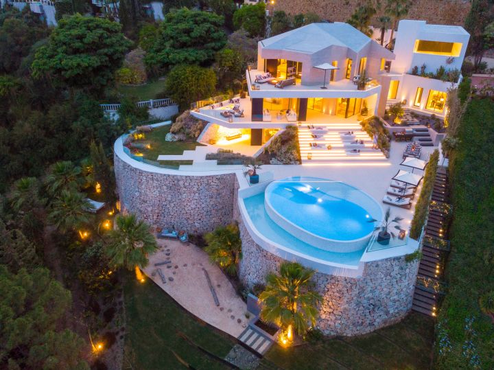 La Toca - Elegant Property with Modern Design in El Herrojo