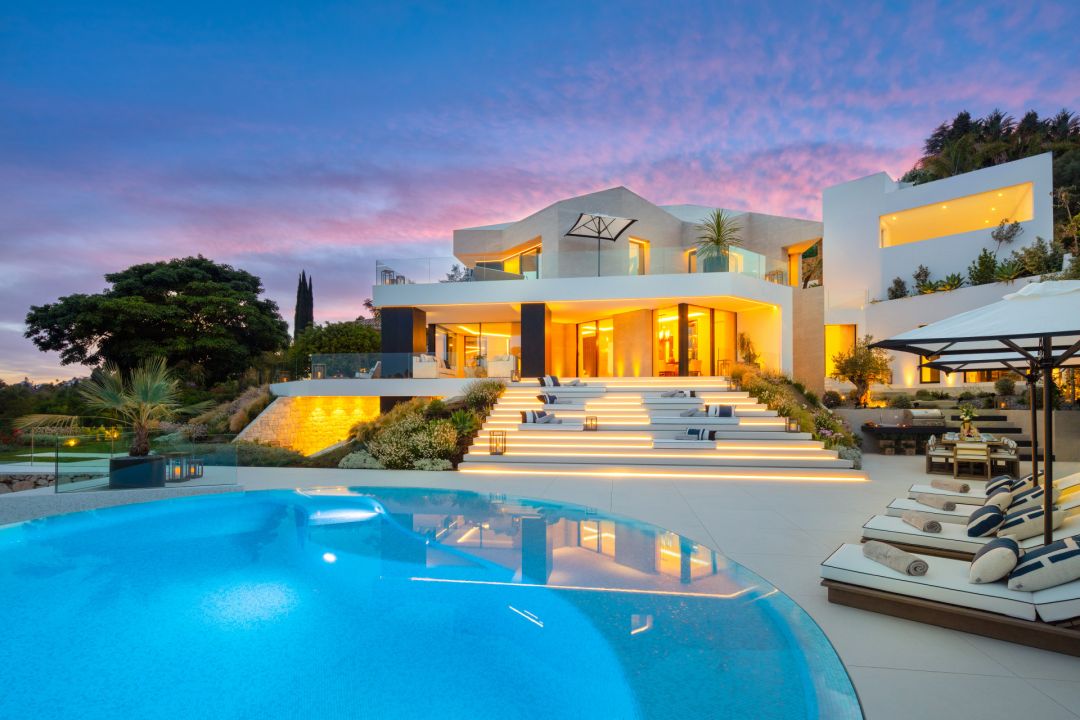 La Toca - Elegant Property with Modern Design in El Herrojo