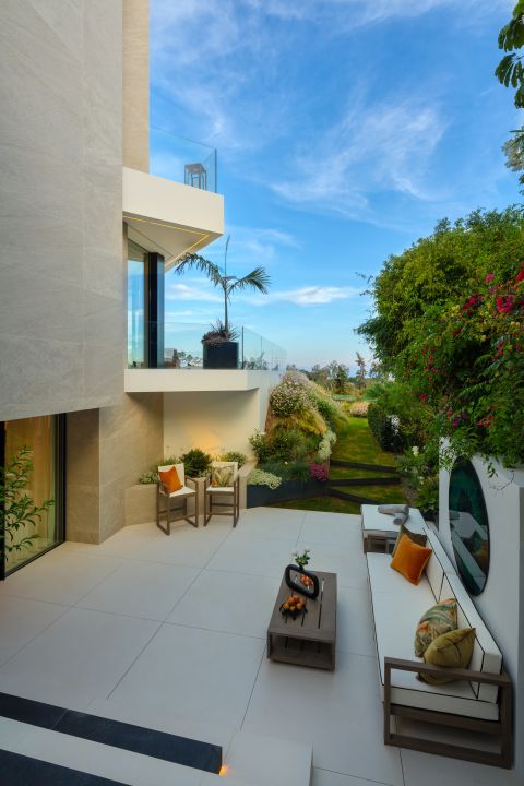 La Toca - Elegant Property with Modern Design in El Herrojo