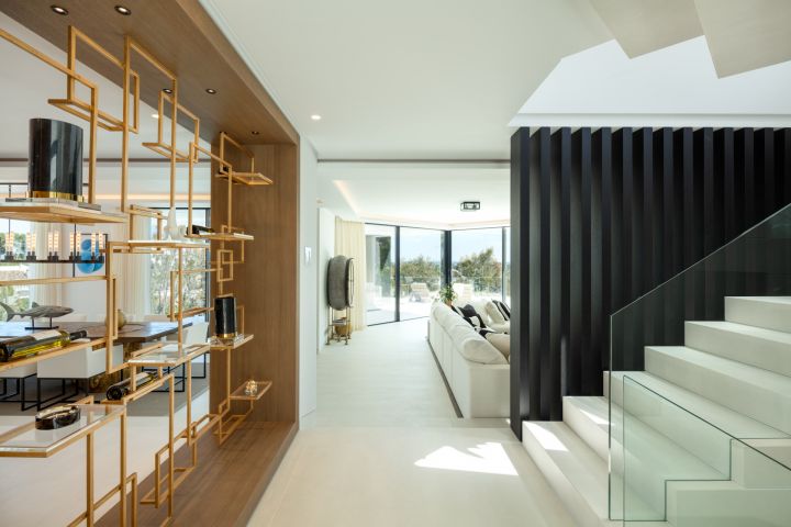 La Toca - Elegant Property with Modern Design in El Herrojo