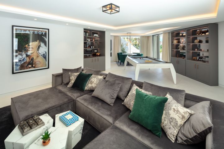 La Toca - Elegant Property with Modern Design in El Herrojo