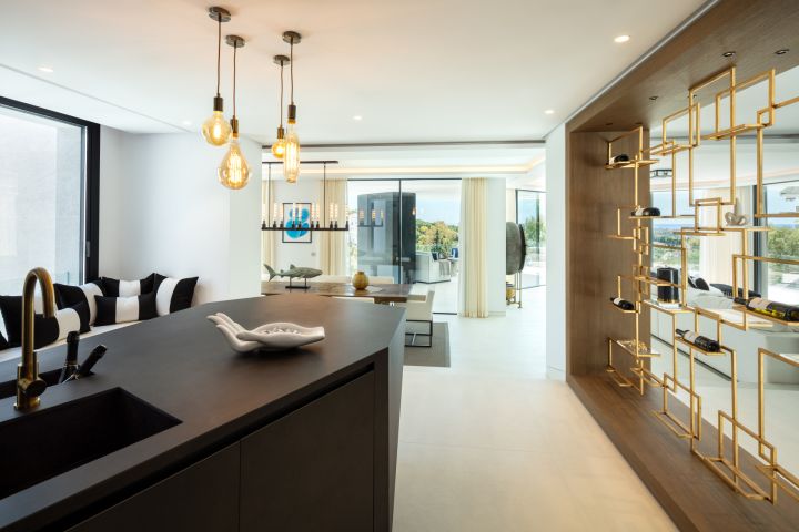 La Toca - Elegant Property with Modern Design in El Herrojo