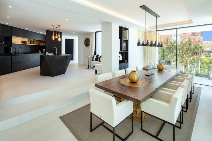 La Toca - Elegant Property with Modern Design in El Herrojo