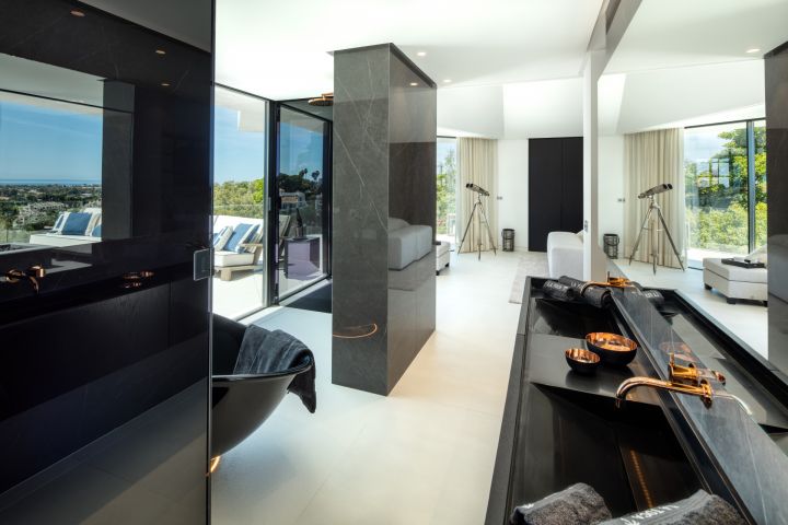 La Toca - Elegant Property with Modern Design in El Herrojo