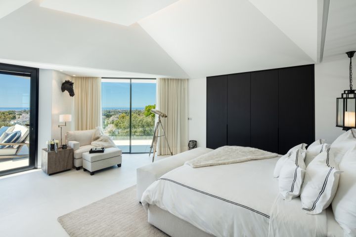 La Toca - Elegant Property with Modern Design in El Herrojo