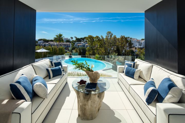 La Toca - Elegant Property with Modern Design in El Herrojo