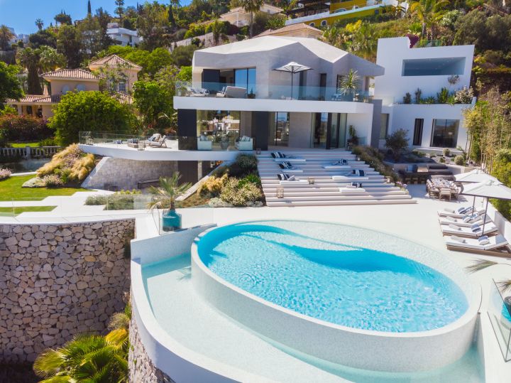 La Toca - Elegant Property with Modern Design in El Herrojo