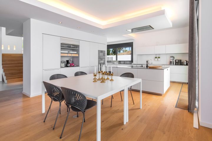 Villa Costabella - Primera línea de playa en Marbella