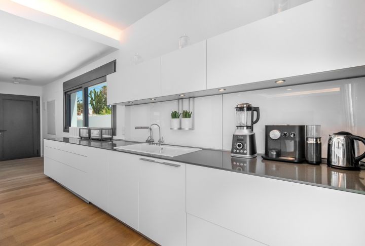 Villa Costabella - Primera línea de playa en Marbella