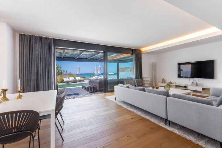 Villa Costabella - Primera línea de playa en Marbella