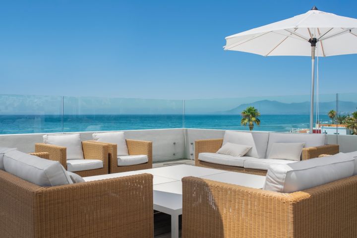 Villa Costabella - Primera línea de playa en Marbella