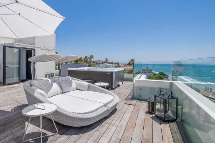 Villa Costabella - Primera línea de playa en Marbella