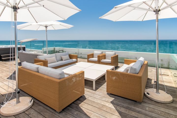 Villa Costabella - Primera línea de playa en Marbella