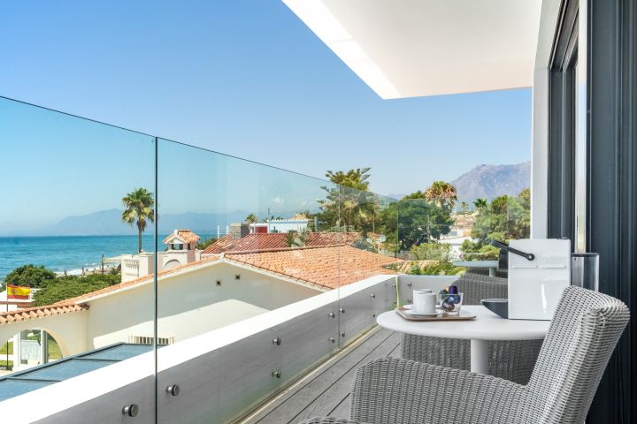 Villa Costabella - Primera línea de playa en Marbella