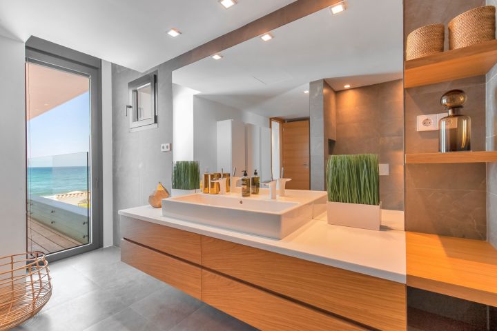 Villa Costabella - Primera línea de playa en Marbella