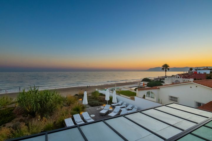 Villa Costabella - Primera línea de playa en Marbella