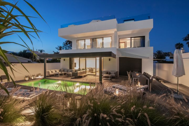 Villa Costabella - Primera línea de playa en Marbella