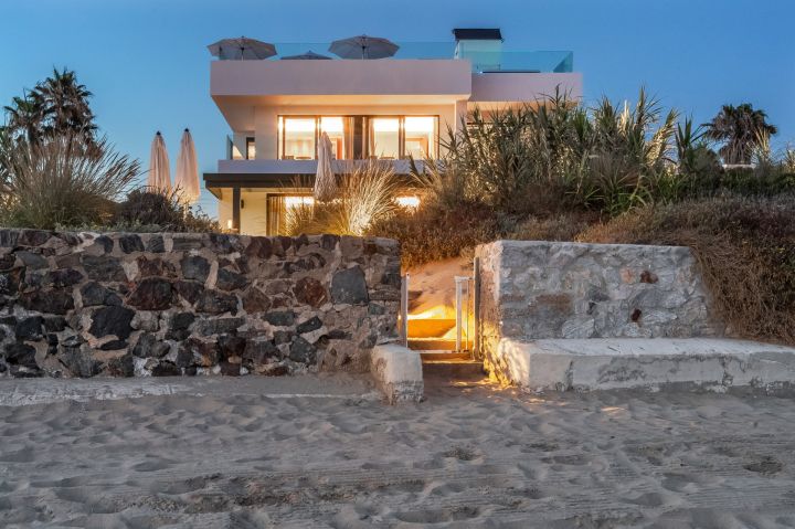 Villa Costabella - Primera línea de playa en Marbella