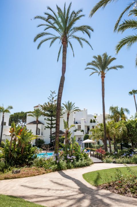 Ground Floor Apartment med 3 sovrum och 3 badrum - Maison contemporaine au design moderne à Alhambra del Mar