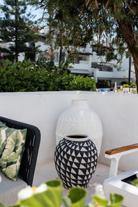 Ground Floor Apartment med 3 sovrum och 3 badrum - Maison contemporaine au design moderne à Alhambra del Mar