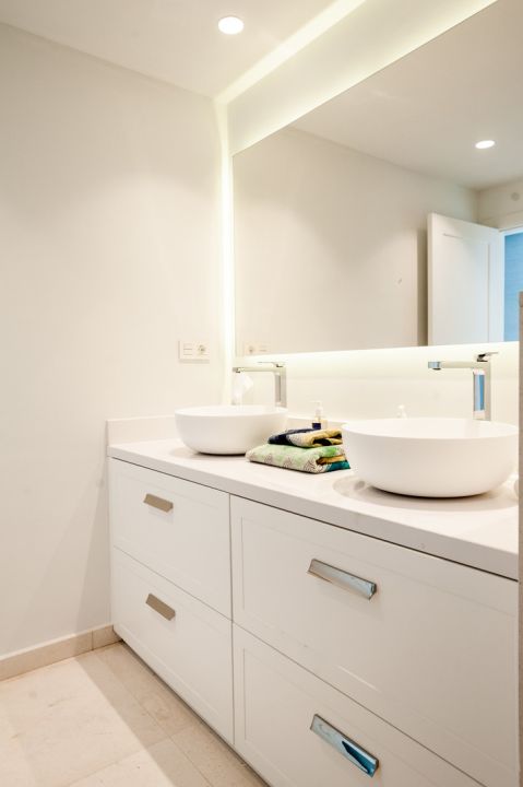 Ground Floor Apartment med 3 sovrum och 3 badrum - Maison contemporaine au design moderne à Alhambra del Mar