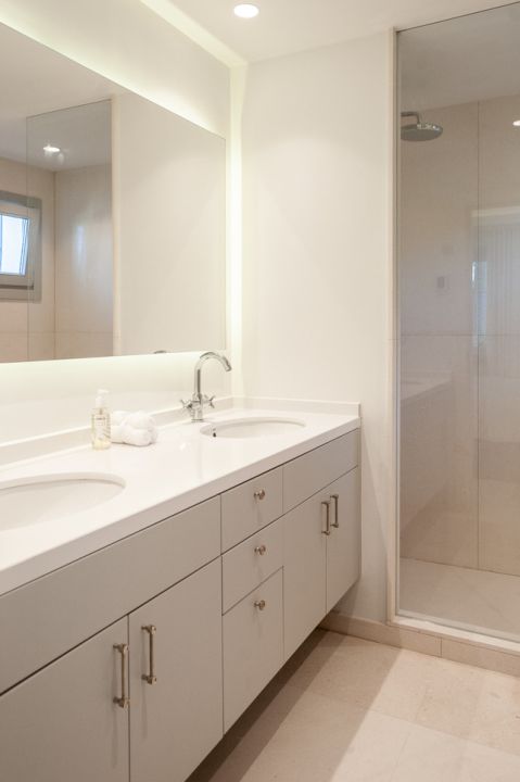 Ground Floor Apartment med 3 sovrum och 3 badrum - Maison contemporaine au design moderne à Alhambra del Mar