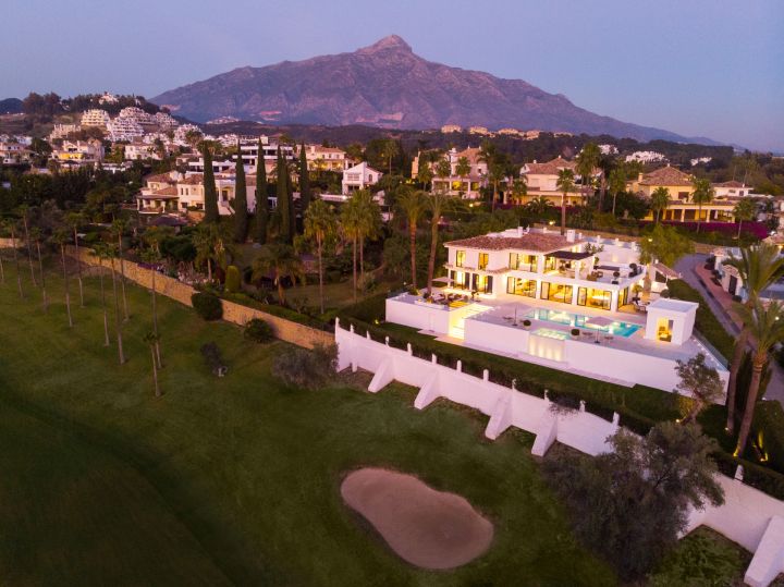 Villa Elba - Home with Andalusian Charm in Los Naranjos Golf