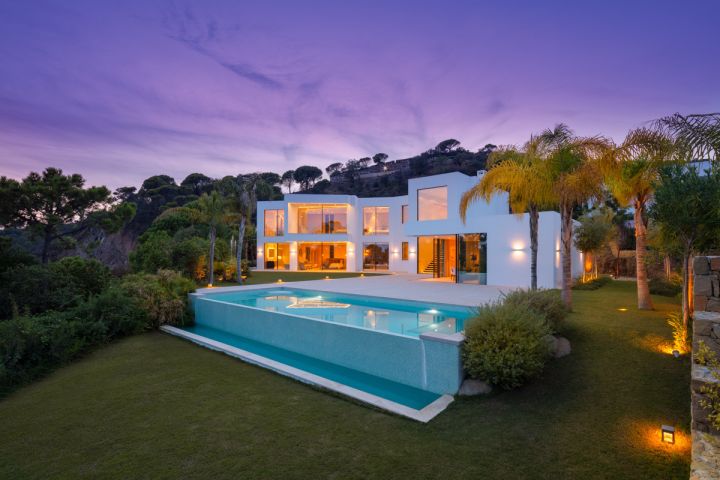 Madroñal 2 - Spacious Modern Home Frontline Golf