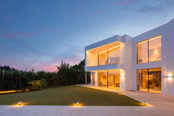Madroñal 2 - Spacious Modern Home Frontline Golf
