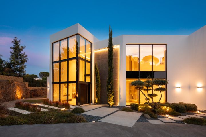 Madroñal 2 - Spacious Modern Home Frontline Golf