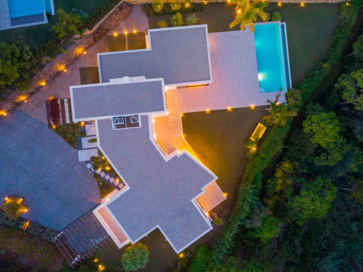 Madroñal 2 - Spacious Modern Home Frontline Golf